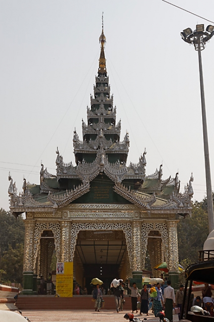 Mandalay-Bouddha Mahamuni-015